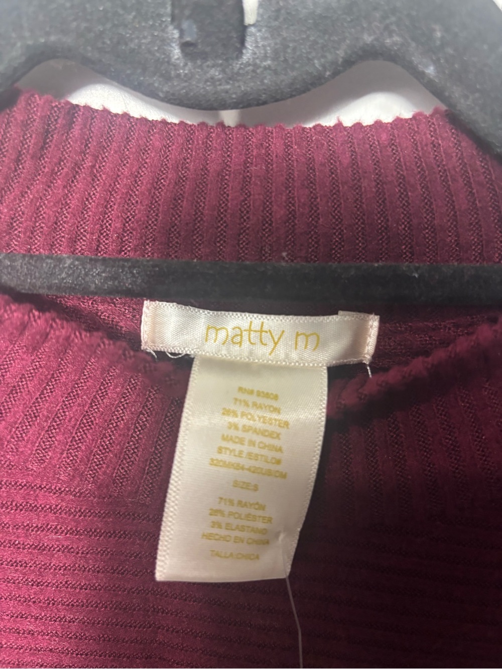 Matty M Ribbed Crewneck Top in Burgundy & Navy